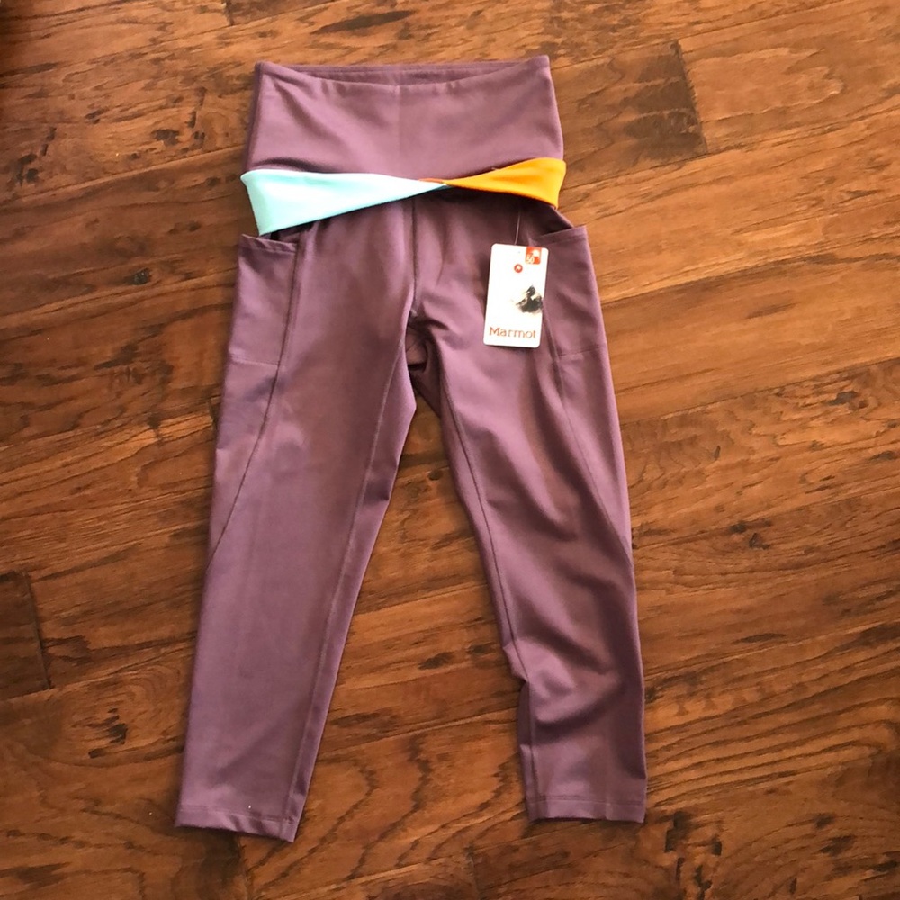 Marmot capri cliff climber